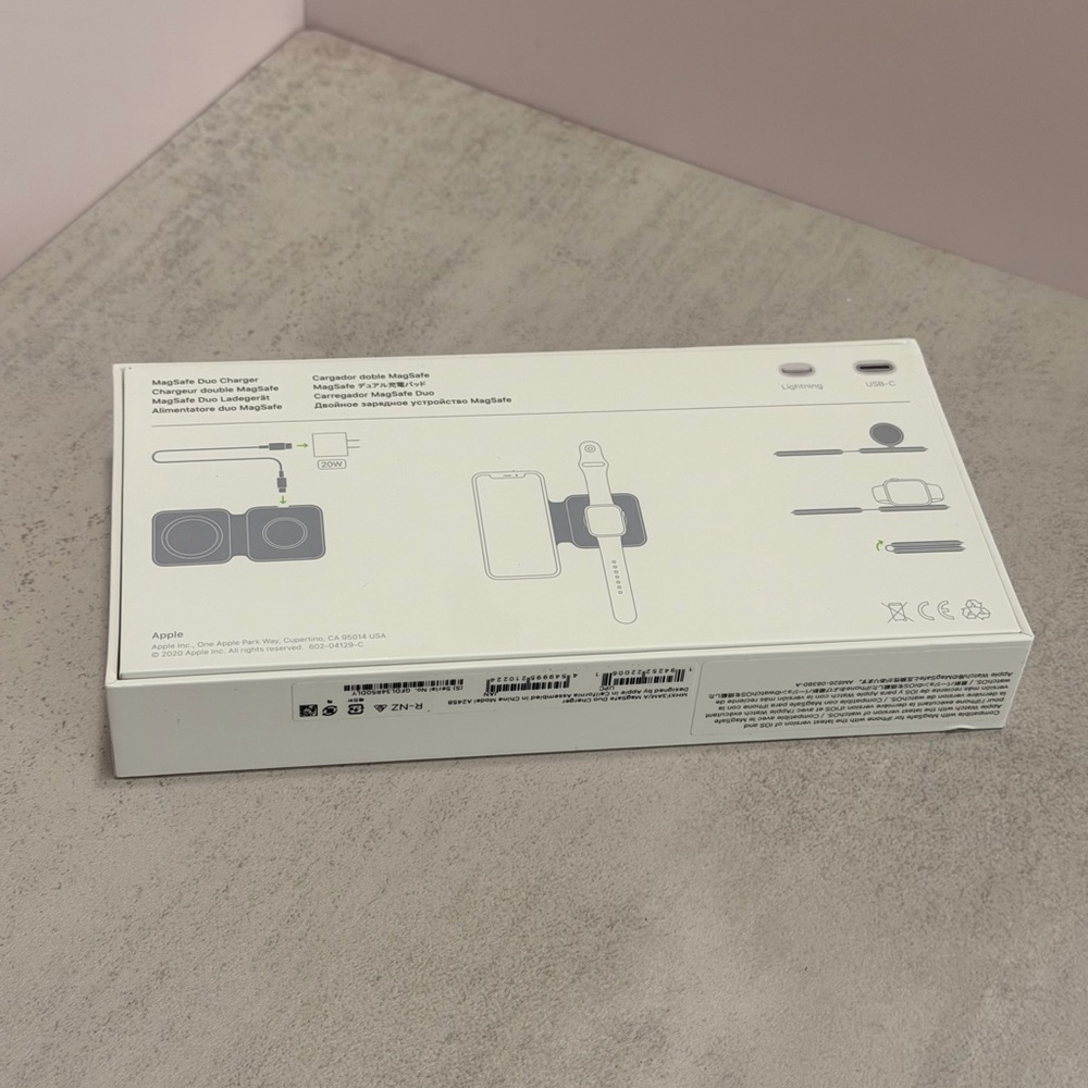 Apple MagSafe Duo Charger - Like New - Picture 4 of 6